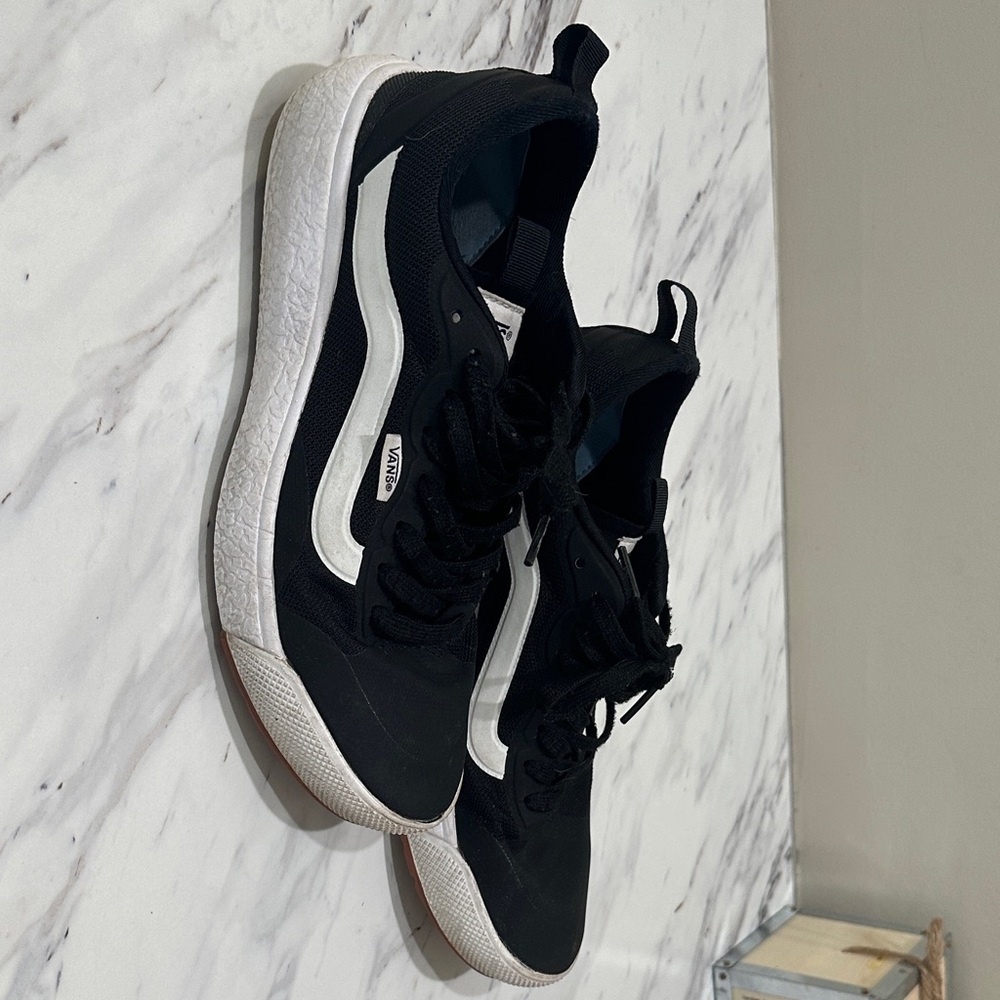 Vans Ultrarange Black and White Skate-Style Low Tops